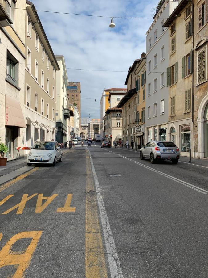 Appartamento Bilocale 1 Piazza Vittoria - Affitti Brevi Italia Brescia Buitenkant foto